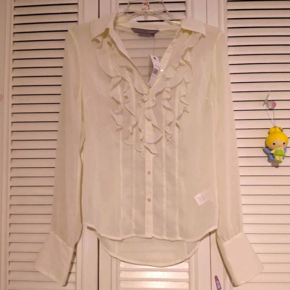 To the MAX 🌸 White ruffle blouse